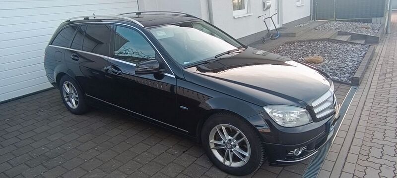 Gebraucht Mercedes 220 171 PS (125 kW) 2010 Schwarz Kombi