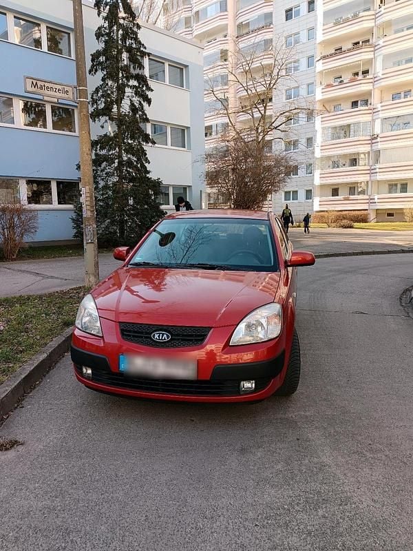 Rot Gebraucht 2008 Kia Rio Kleinwagen | 1.800 € (Etwas zu teuer) - Bild 1/4