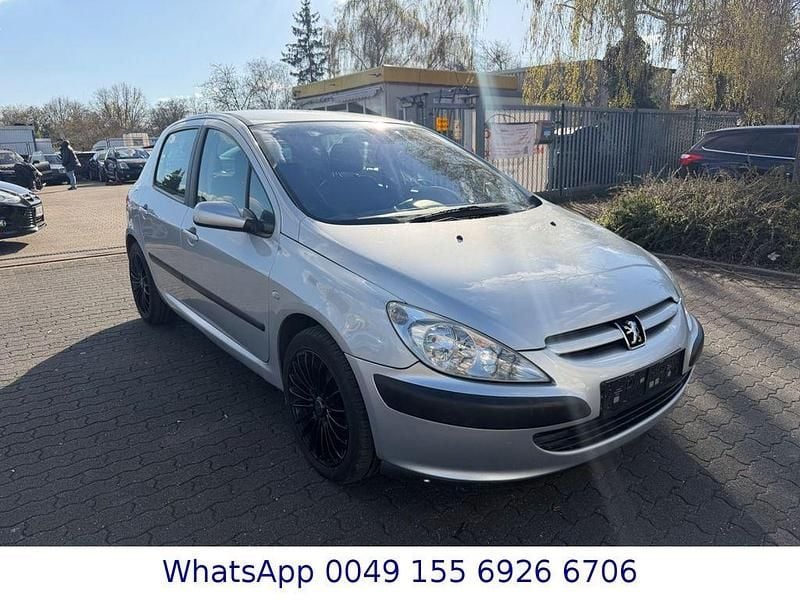 Gebraucht Peugeot 307 Tendance 107 PS (78 kW) 2002 Silber Limousine