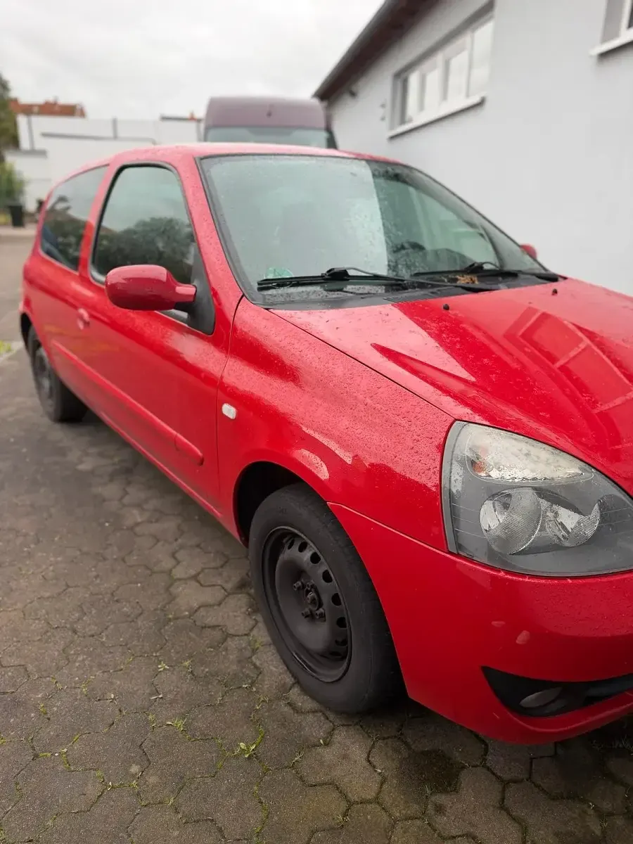 Używany Renault Clio Campus 75 KM (55 kW) 2007 Czerwony Coupe