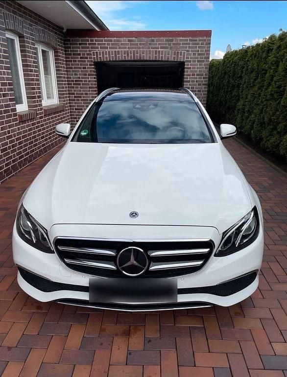 Gebraucht Mercedes E220 194 PS (142 kW) 2019 Weiß Limousine