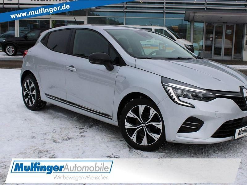 Silber Gebraucht 2022 Renault Clio V Evolution Limousine | 11.850 € (Guter Preis) - Bild 1/4