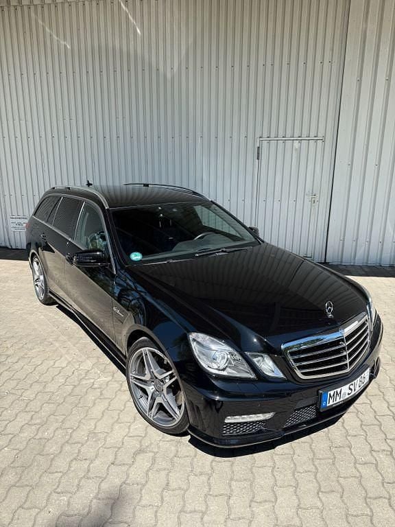 Schwarz Gebraucht 2011 Mercedes E63 AMG AMG Kombi | 31.900 € (Fairer Preis) - Bild 1/4