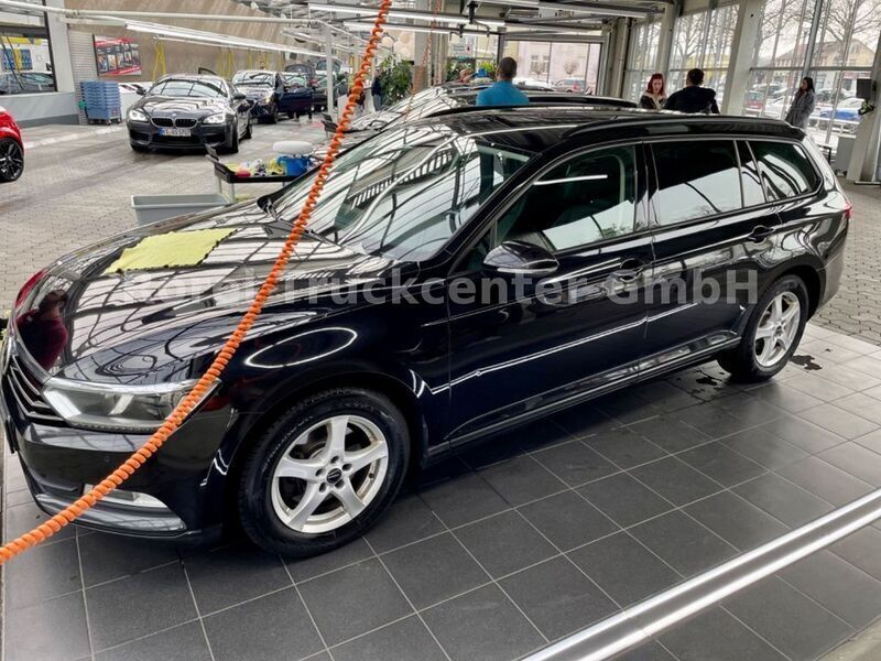 Schwarz Gebraucht 2016 VW Passat Trendline Kombi | 8.800 € (Fairer Preis) - Bild 1/4