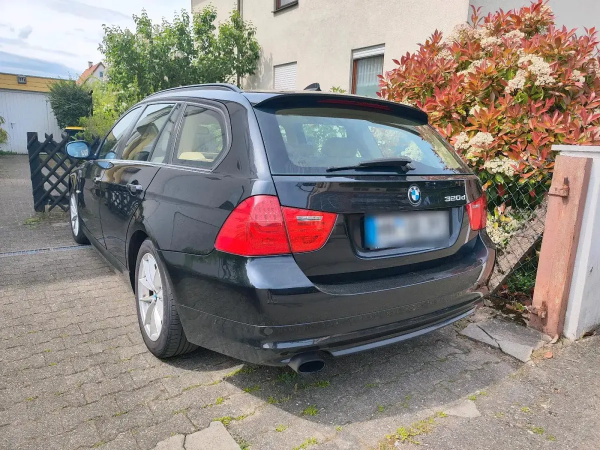 Gebraucht BMW 320 Shadowline 184 PS (135 kW) 2012 Schwarz Kombi