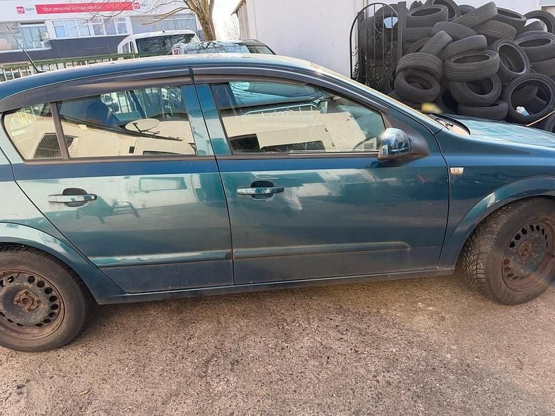 Gebraucht Opel Astra 2010 Grün Kleinwagen