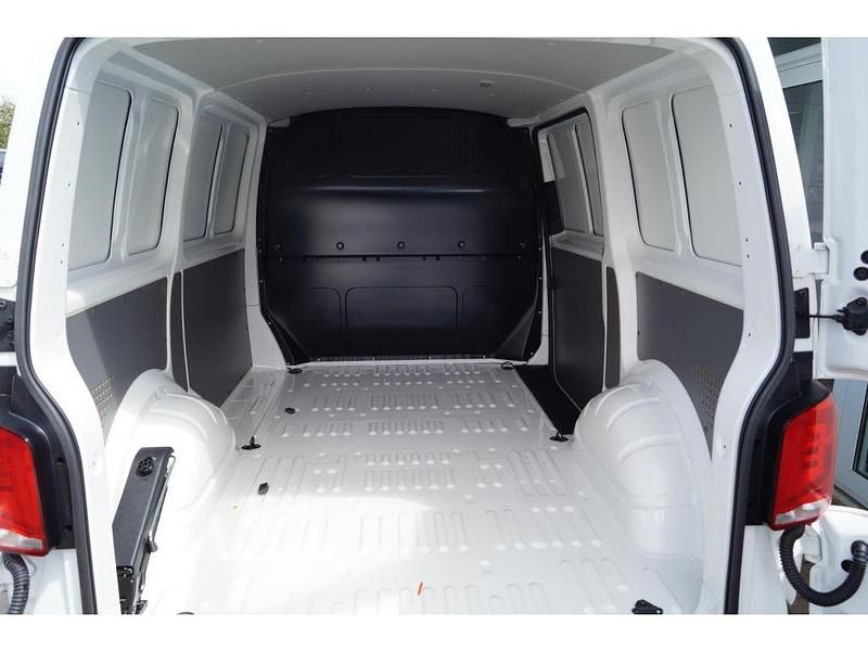 Gebraucht VW T6.1 110 PS (80 kW) 2024 Candyweiß Van