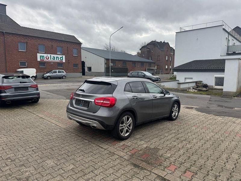 Gebraucht Mercedes GLA220 170 PS (125 kW) 2014 Grau SUV