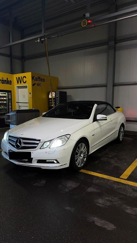 Gebraucht Mercedes E200 184 PS (135 kW) 2010 Weiß Cabrio