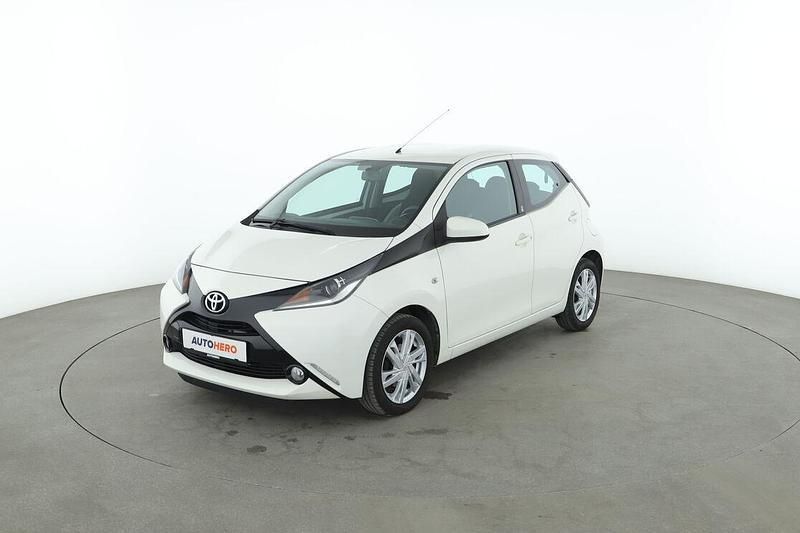 Weiß Gebraucht 2018 Toyota Aygo X-play Kleinwagen | 8.090 € (Fairer Preis) - Bild 1/4