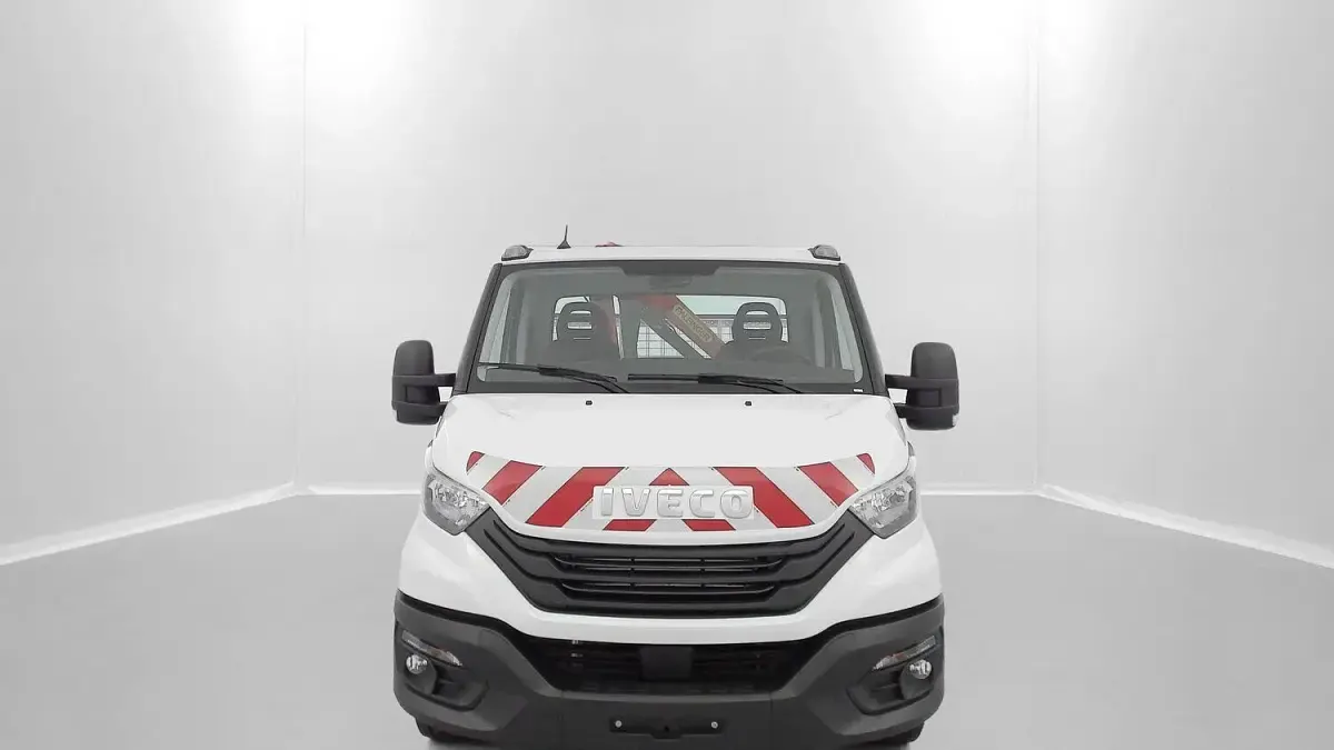 Nouă Iveco Daily 136 CP (100 kW) 2025 Alb Van