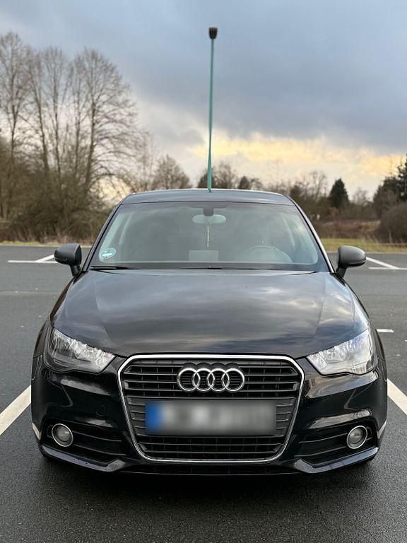 Gebraucht Audi A1 Attraction 86 PS (63 kW) 2013 Schwarz Kleinwagen