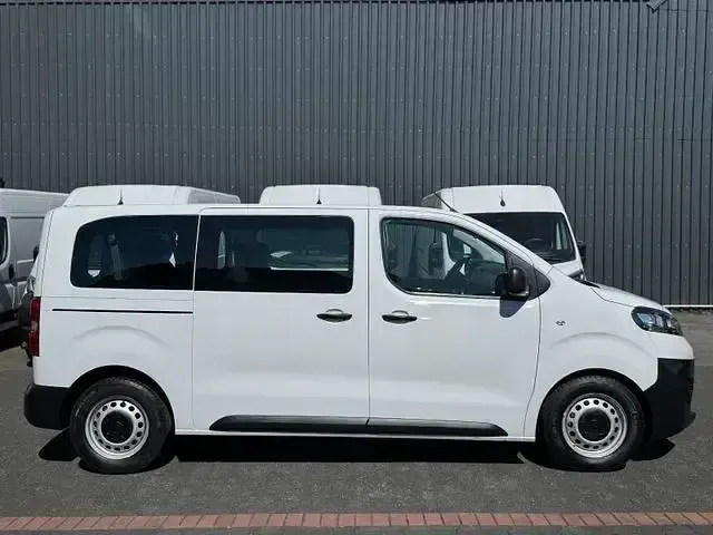Gebraucht Opel Vivaro 120 PS (88 kW) 2023 Weiß Van / Kleinbus