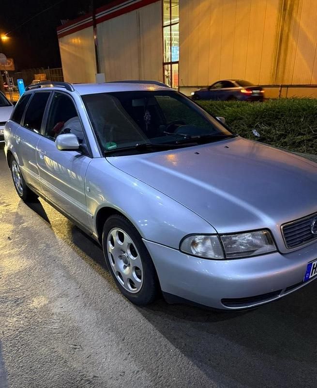 Grau Gebraucht 1998 Audi A4 Kombi | 500 € (Guter Preis) - Bild 1/4