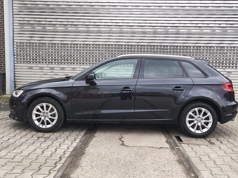 Gebraucht Audi A3 Design 122 PS (89 kW) 2013 Blau Limousine