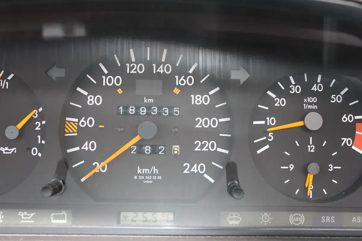 Gebraucht Mercedes E220 150 PS (110 kW) 1995 Schwarz Cabrio