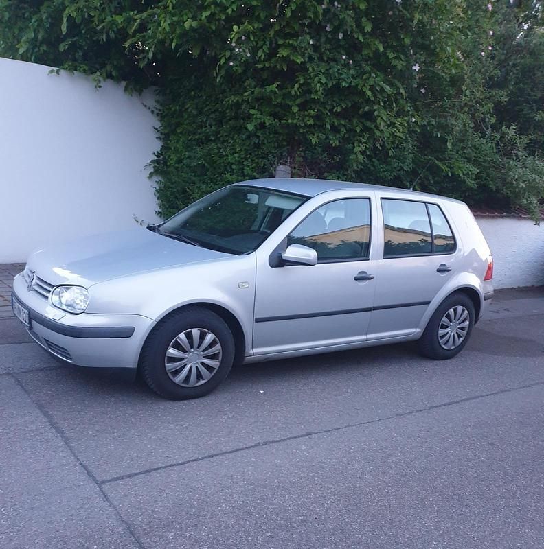 Grau Gebraucht 1999 VW Golf IV Limousine | 1.300 € (Etwas zu teuer) - Bild 1/4