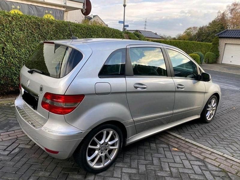 Gebraucht Mercedes B160 95 PS (69 kW) 2011 Grau Van / Kleinbus