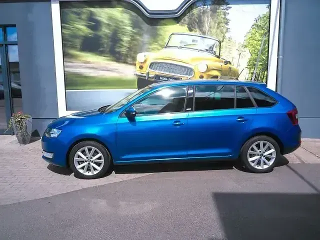 Gebraucht Skoda Rapid Joy 125 PS (91 kW) 2016 Blau Kleinwagen