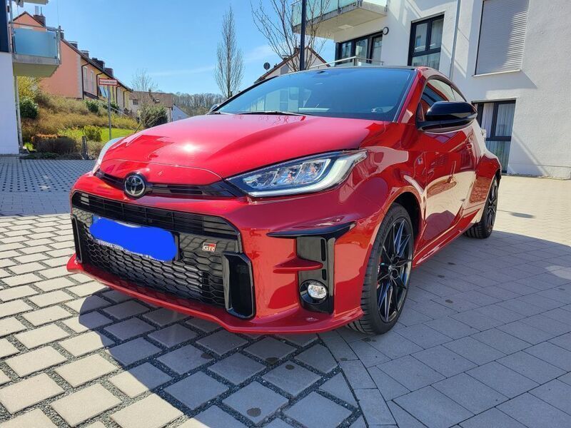 Rot Neu 2024 Toyota Yaris Coupé | 38.890 € (Guter Preis) - Bild 1/4