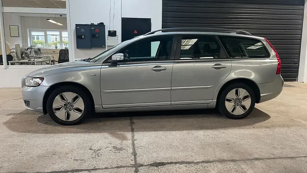 Gebraucht Volvo V50 109 PS (80 kW) 2009 Silber Kombi
