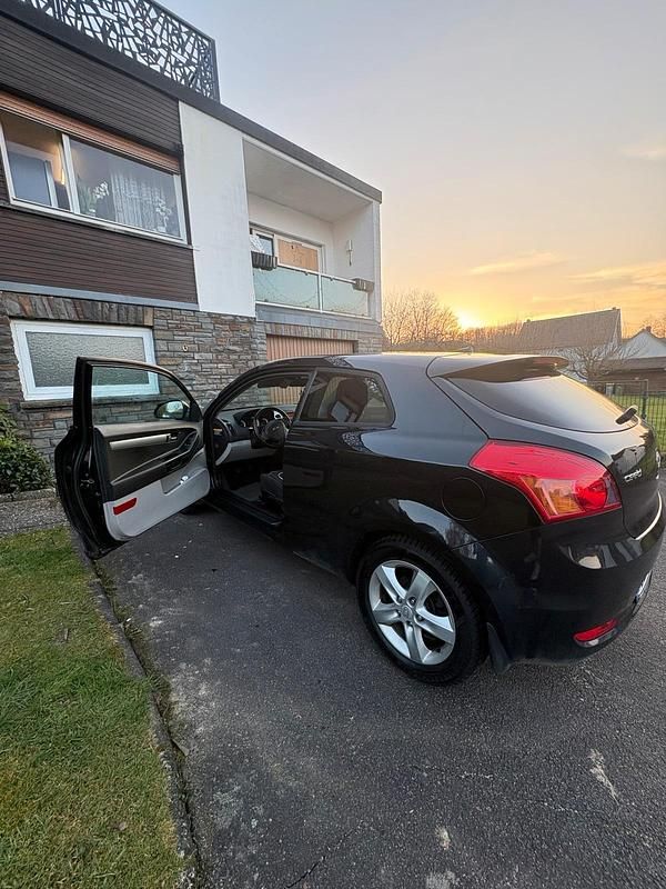Gebraucht Kia Ceed 109 PS (80 kW) 2009 Schwarz Kleinwagen