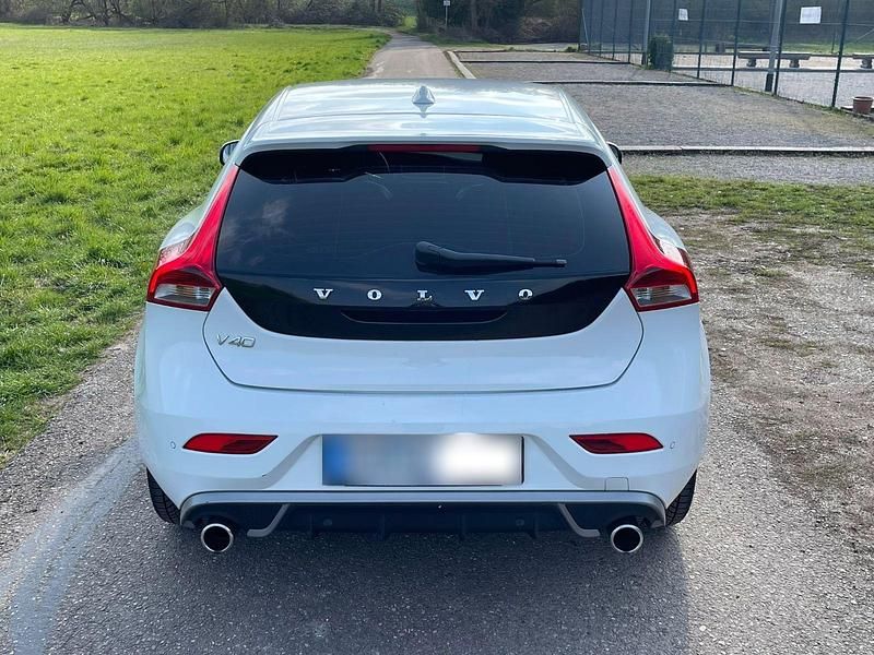 Gebraucht Volvo V40 R-Design 190 PS (139 kW) 2015 Weiß Limousine