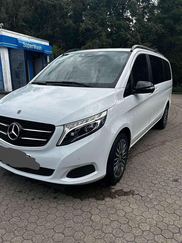 Weiß Gebraucht 2019 Mercedes V220 Edition Van / Kleinbus | 38.000 € (Guter Preis) - Bild 1/4