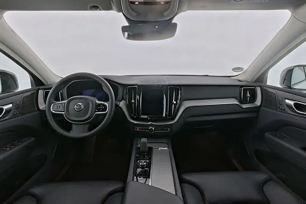 Gebraucht Volvo XC60 Plus 197 PS (144 kW) 2024 Weiß SUV