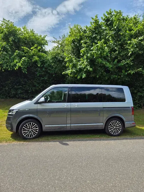 Gebraucht VW Multivan Generation Six 150 PS (110 kW) 2021 Silber Van / Kleinbus