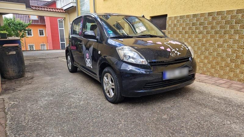 Schwarz Gebraucht 2008 Daihatsu Sirion Kleinwagen | 2.500 € (Fairer Preis) - Bild 1/4
