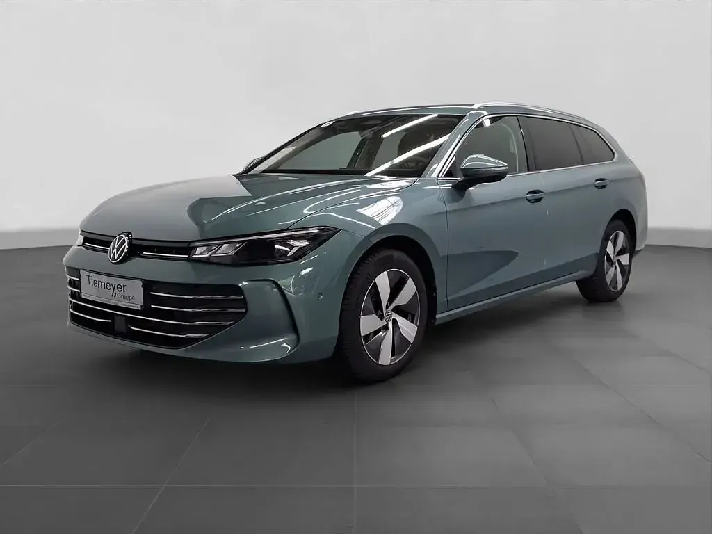 Gebraucht VW Passat Business 150 PS (110 kW) 2025 Grün Kombi