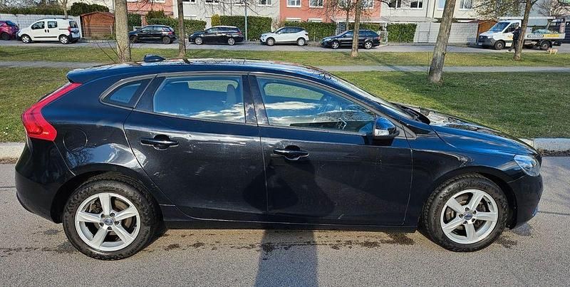 Gebraucht Volvo V40 You! 114 PS (83 kW) 2014 Schwarz Limousine