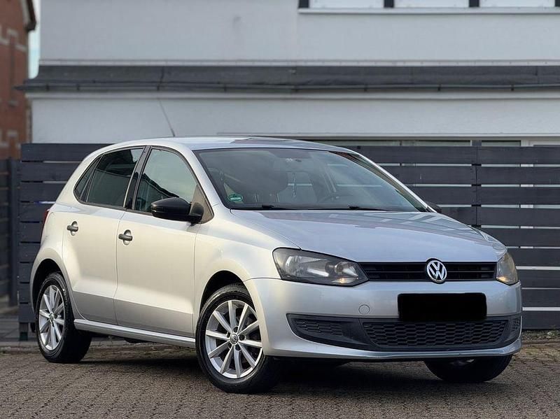 Silber Gebraucht 2009 VW Polo Trendline Limousine | 4.199 € (Fairer Preis) - Bild 1/4