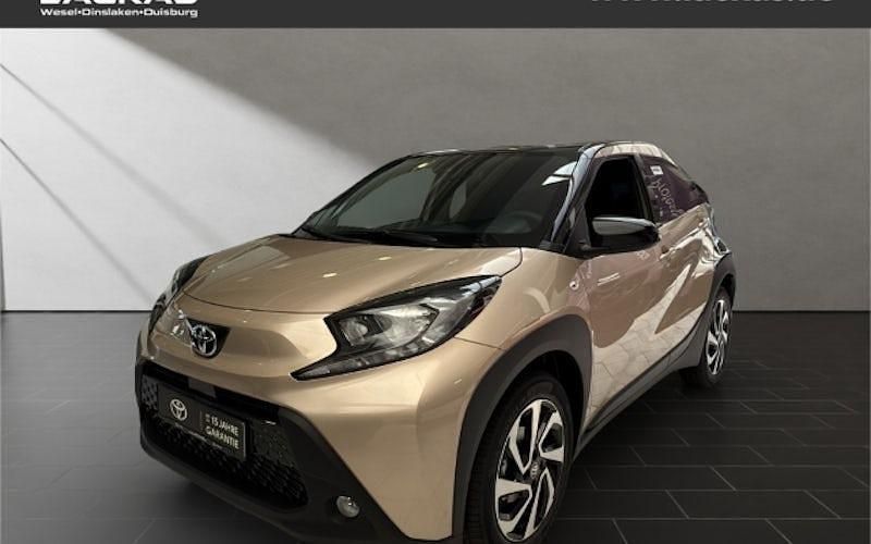Beige Neu 2025 Toyota Aygo Kleinwagen | 18.950 € - Bild 1/4