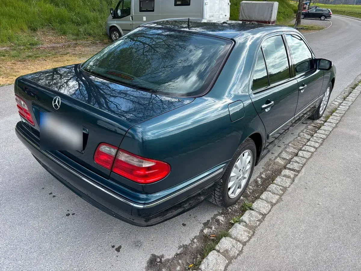 Gebraucht Mercedes E320 Elegance 224 PS (164 kW) 1999 Grün Limousine