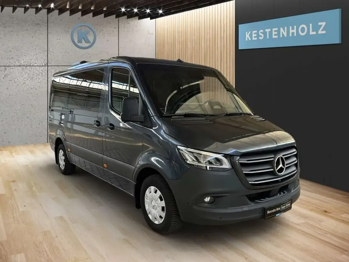 Gebraucht Mercedes Sprinter 190 PS (139 kW) 2024 Tenoritgrau Van