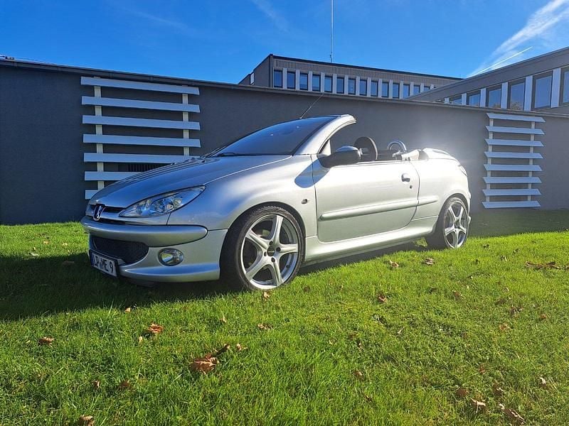 Silber Gebraucht 2005 Peugeot 206 CC Cabrio | 2.600 € (Teuer) - Bild 1/4