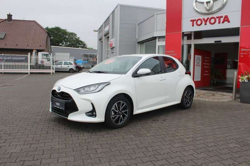 Weiß Neu 2025 Toyota Yaris Hybrid Team Kleinwagen | 24.900 € (Fairer Preis) - Bild 1/4