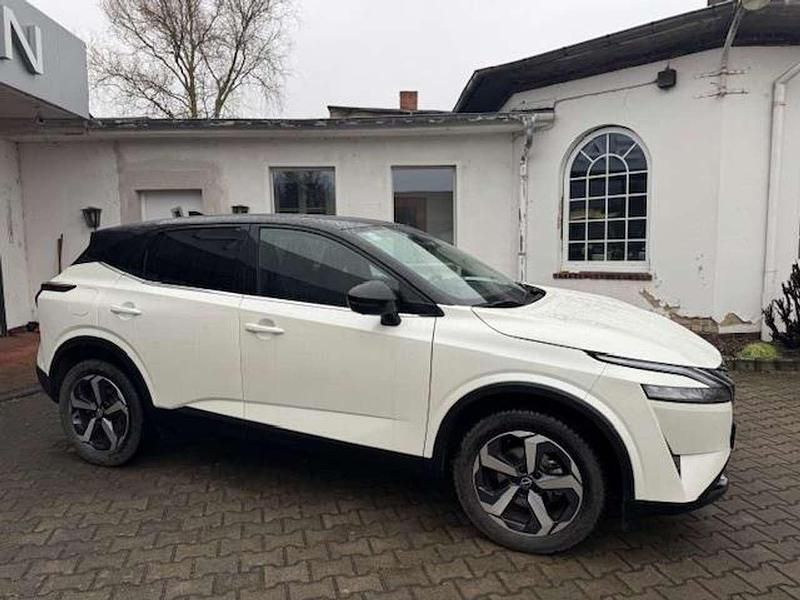 Gebraucht Nissan Qashqai N-Connecta 158 PS (116 kW) 2024 Pearl white mit schwarzem dach SUV