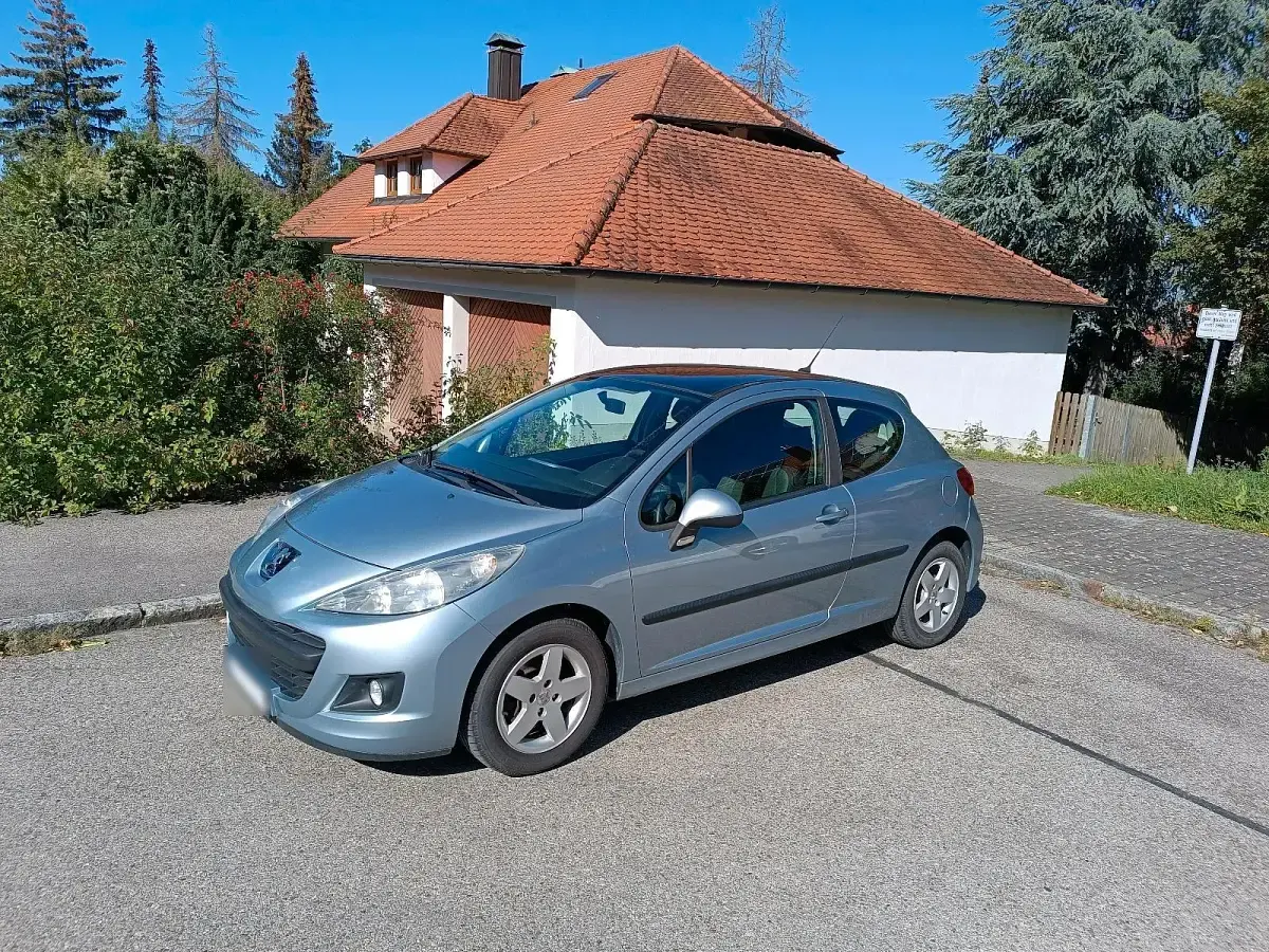 Gebraucht Peugeot 207 95 PS (69 kW) 2010 Blau Kleinwagen