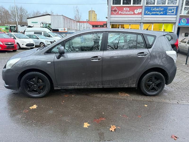 Gebraucht Toyota Verso Life 147 PS (108 kW) 2010 Grau Van / Kleinbus