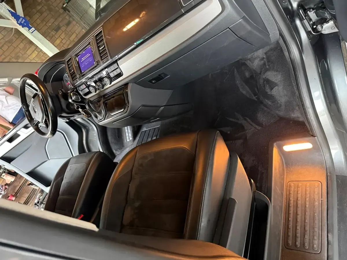 Gebraucht VW Multivan 150 PS (110 kW) 2016 Grau Van / Kleinbus