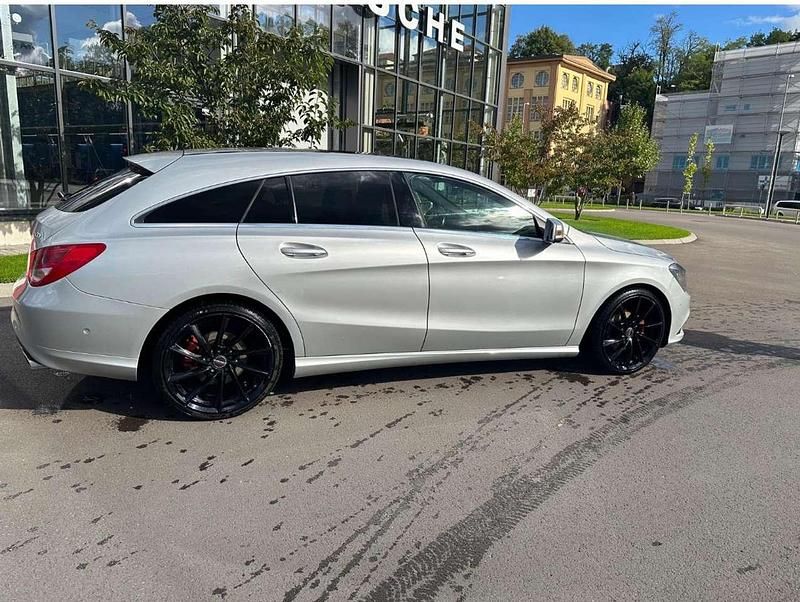 Silber Gebraucht 2015 Mercedes CLA200 Shooting Brake Kombi | 11.500 € (Fairer Preis) - Bild 1/4