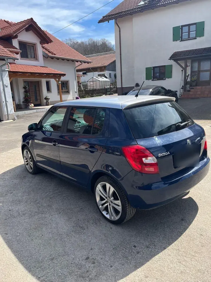 Gebraucht Skoda Fabia Active 86 PS (63 kW) 2013 Blau Kleinwagen
