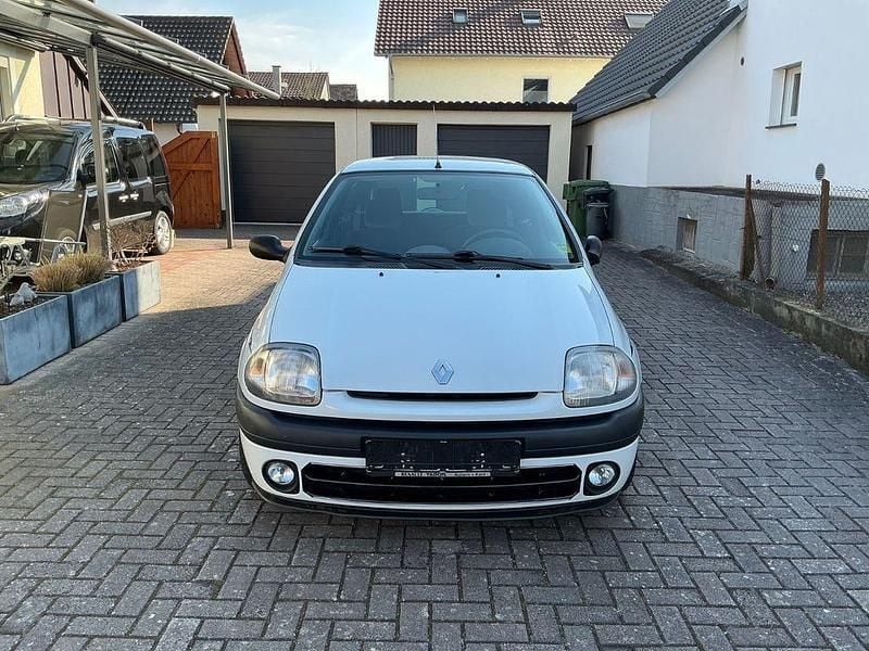 Gebraucht Renault Clio II 75 PS (55 kW) 2000 Weiß Limousine