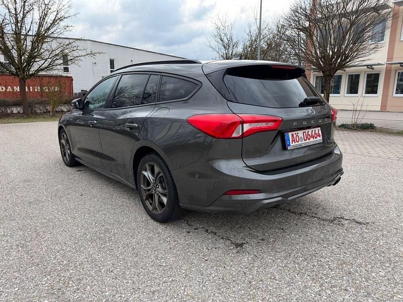 Używany Ford Focus ST-Line 120 KM (88 kW) 2019 Szary Sedan/Limuzyna