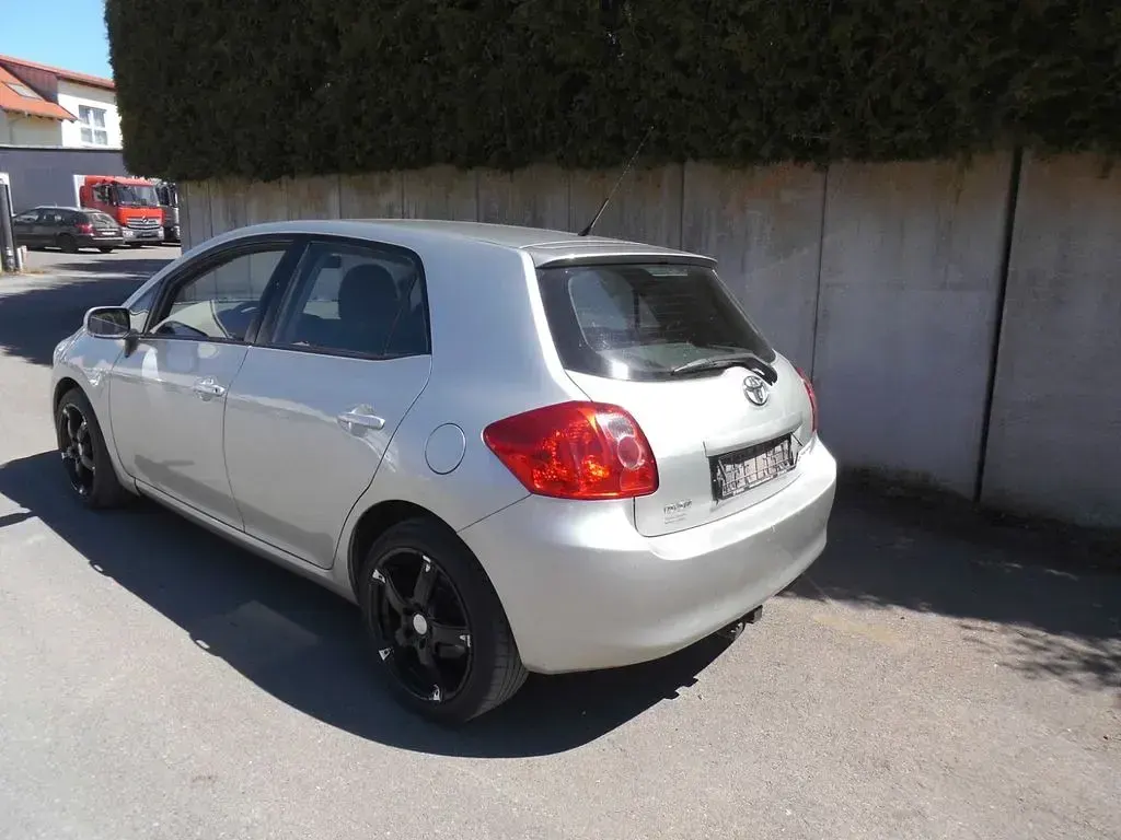 Gebraucht Toyota Auris Life 90 PS (66 kW) 2009 Silber Kleinwagen
