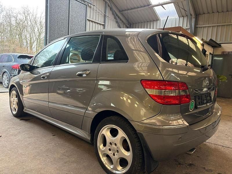 Gebraucht Mercedes B180 109 PS (80 kW) 2005 Grau Van / Kleinbus