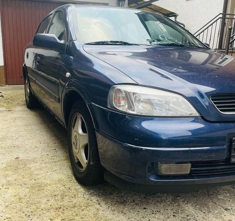 Gebraucht Opel Astra 75 PS (55 kW) 1999 Blau Limousine
